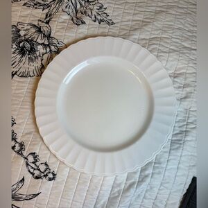 Mikasa Yardley Charger/Chop/Cake White Fluted Rim Plate 12 1/8”